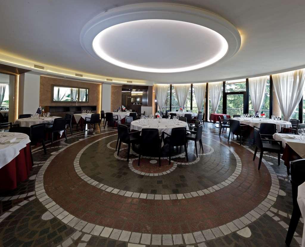 Hotel Pineta بوستو أرسيزيو المطعم الصورة