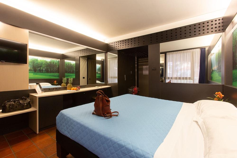 Hotel Pineta بوستو أرسيزيو المظهر الخارجي الصورة