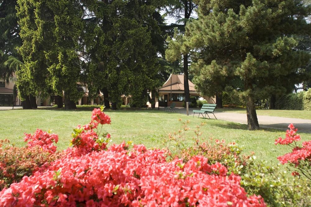 Hotel Pineta بوستو أرسيزيو المظهر الخارجي الصورة