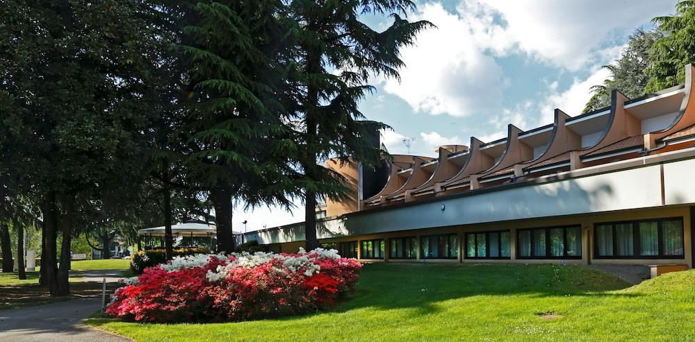 Hotel Pineta بوستو أرسيزيو المظهر الخارجي الصورة