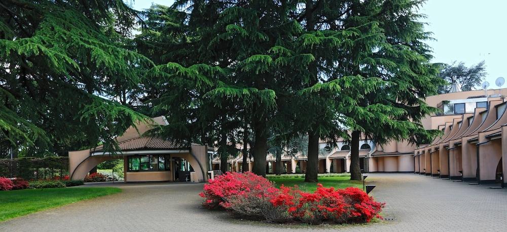 Hotel Pineta بوستو أرسيزيو المظهر الخارجي الصورة
