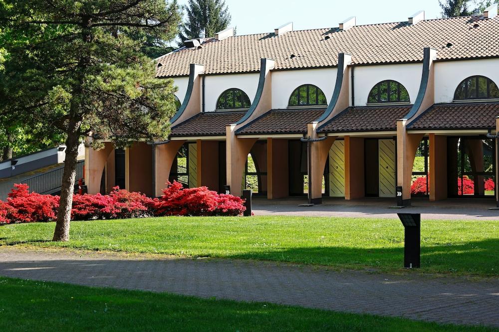 Hotel Pineta بوستو أرسيزيو المظهر الخارجي الصورة