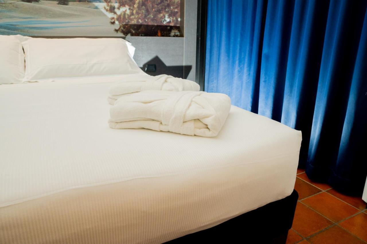 Hotel Pineta بوستو أرسيزيو المظهر الخارجي الصورة