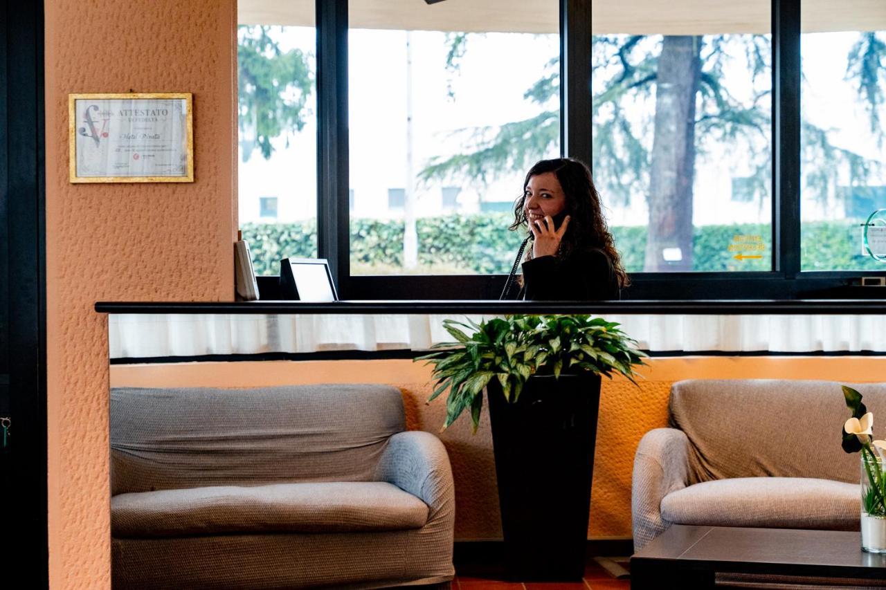 Hotel Pineta بوستو أرسيزيو المظهر الخارجي الصورة