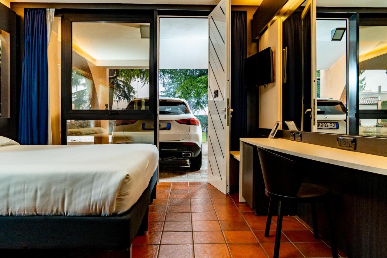 Hotel Pineta بوستو أرسيزيو المظهر الخارجي الصورة