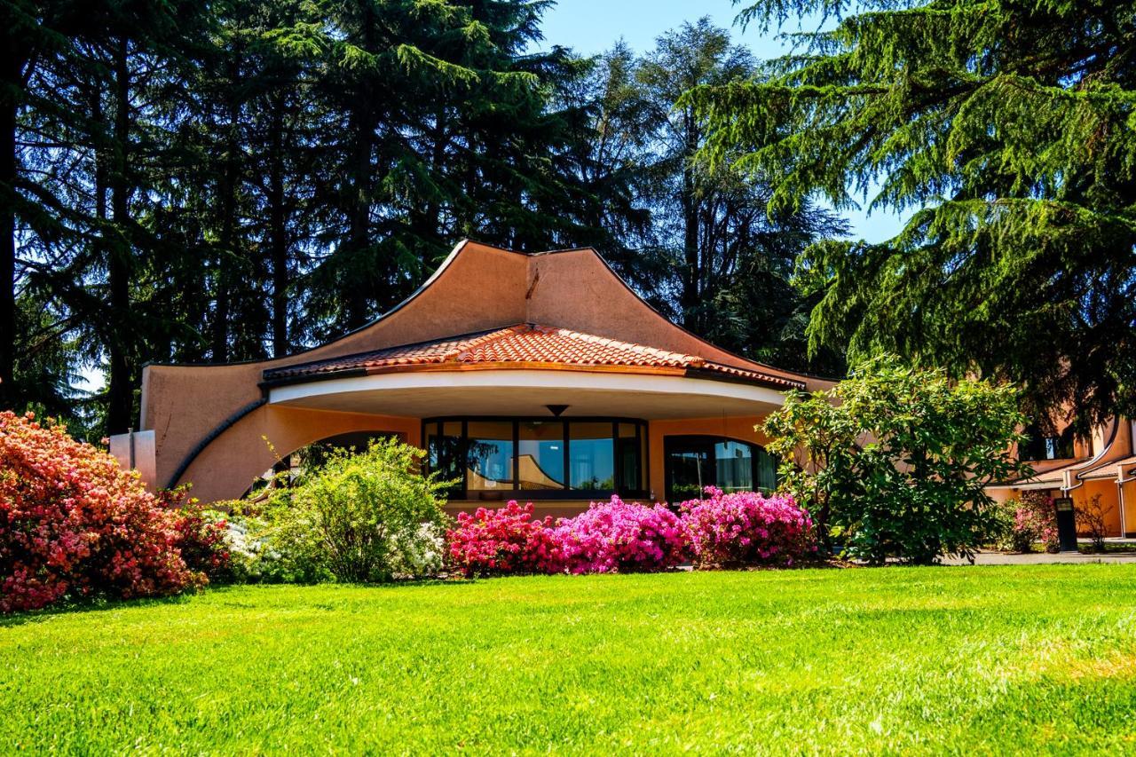 Hotel Pineta بوستو أرسيزيو المظهر الخارجي الصورة