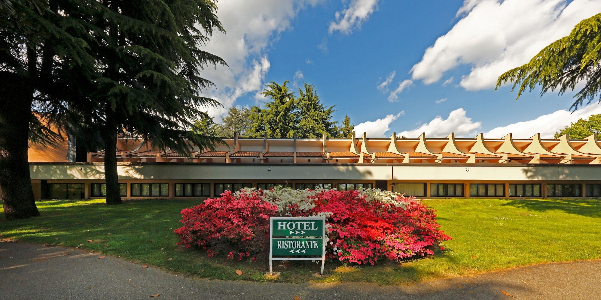 Hotel Pineta بوستو أرسيزيو المظهر الخارجي الصورة
