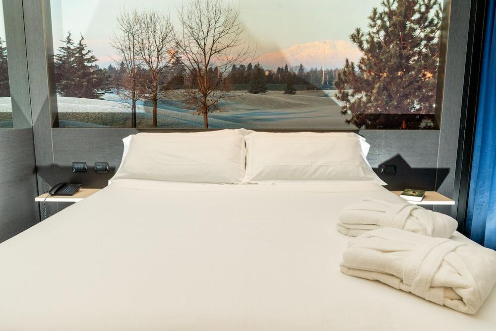 Hotel Pineta بوستو أرسيزيو المظهر الخارجي الصورة