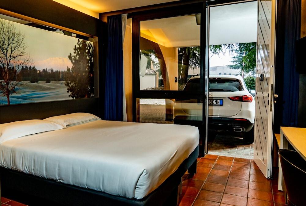 Hotel Pineta بوستو أرسيزيو المظهر الخارجي الصورة