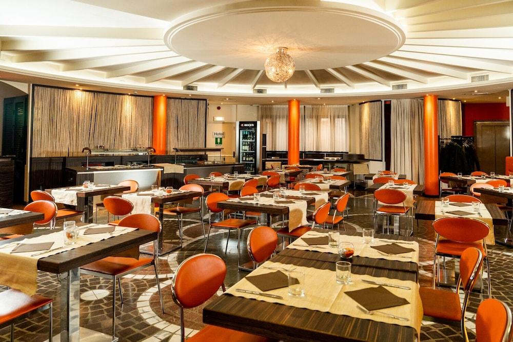 Hotel Pineta بوستو أرسيزيو المظهر الخارجي الصورة