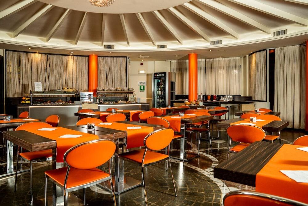 Hotel Pineta بوستو أرسيزيو المظهر الخارجي الصورة